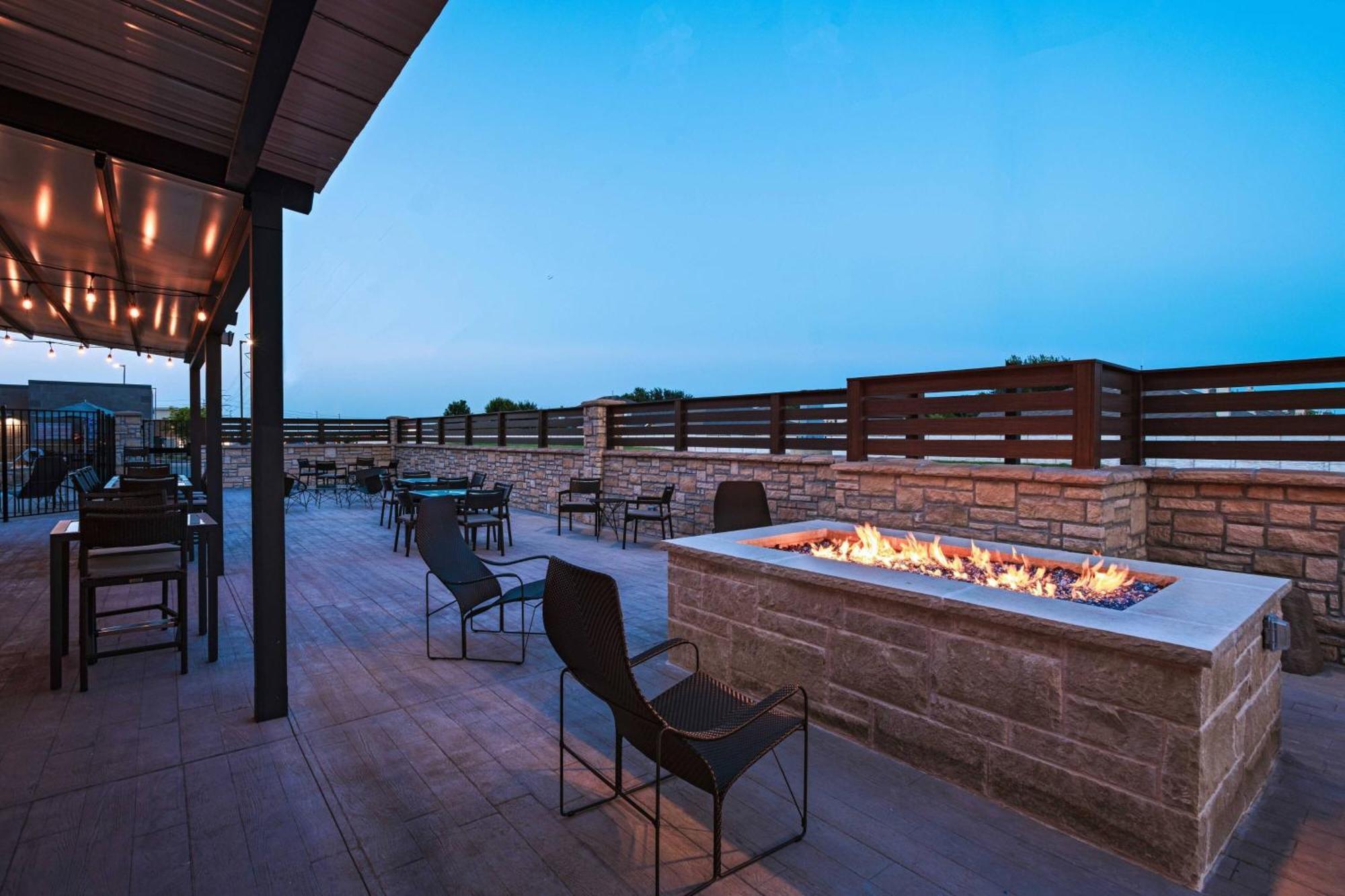 Courtyard Dallas Grand Prairie Esterno foto